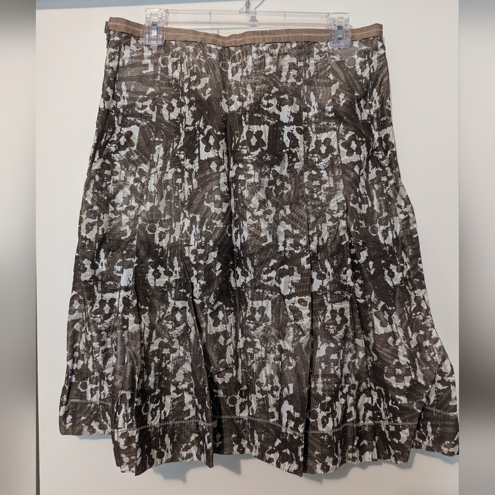 Hilton Hollis Pleated Skirt - Picture 2 of 7